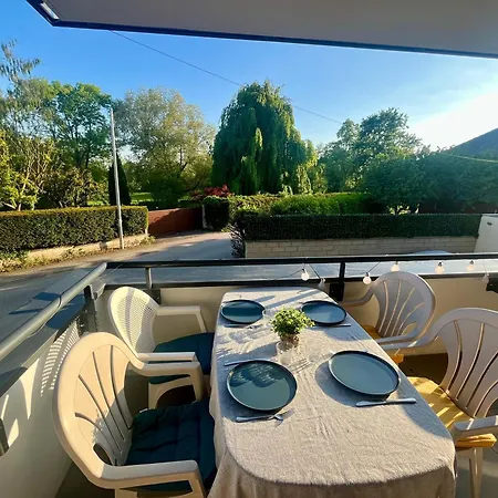 Calme Avec Terrasse 아파트 *